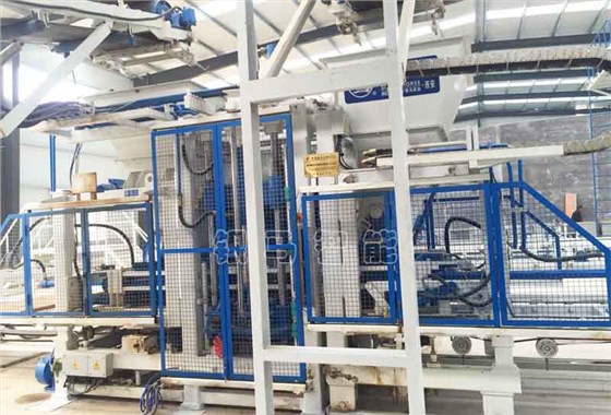 全自動(dòng)磚機(jī)機(jī)器