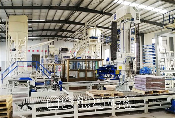 透水磚機(jī)搶占市場(chǎng)&ldquo;先機(jī)&rdquo;，成制磚多面手！