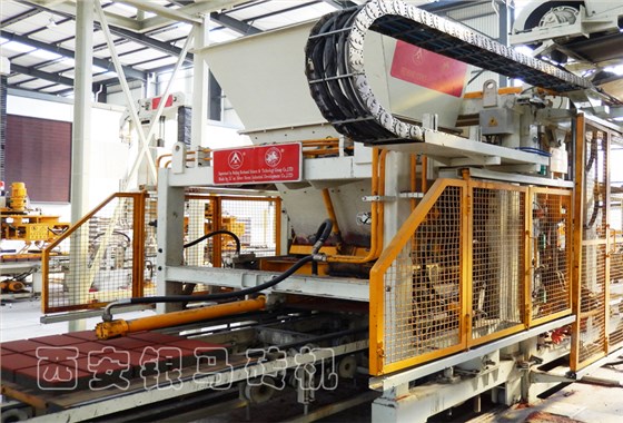 西安銀馬透水磚機(jī)用技術(shù)與工藝領(lǐng)跑行業(yè)！