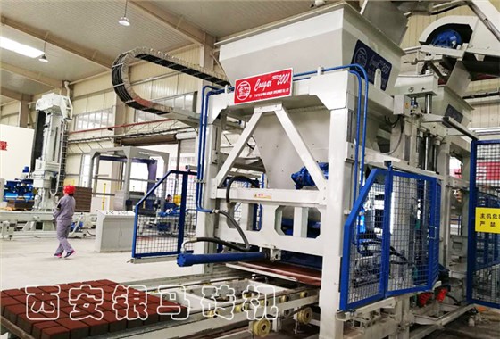 透水磚機設(shè)備生產(chǎn)線與眾不同的生產(chǎn)體驗從智能化開始！