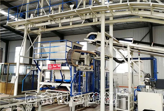 全自動透水磚機(jī)生產(chǎn)線：水泥磚機(jī)固廢制磚，環(huán)保即高效