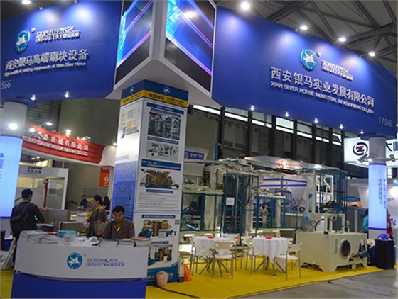 上海寶馬展銀馬展臺(tái)