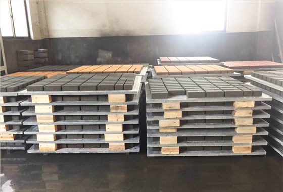 生態(tài)透水磚設(shè)備