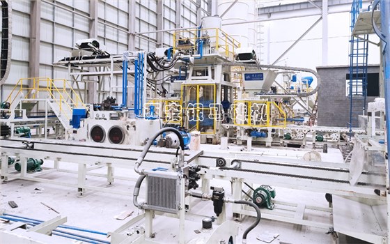 全自動(dòng)智能透水磚機(jī)：闊步新舊動(dòng)能轉(zhuǎn)換的國(guó)際一流設(shè)備