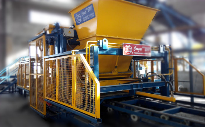 國內(nèi)研發(fā)的免燒制磚機設(shè)備