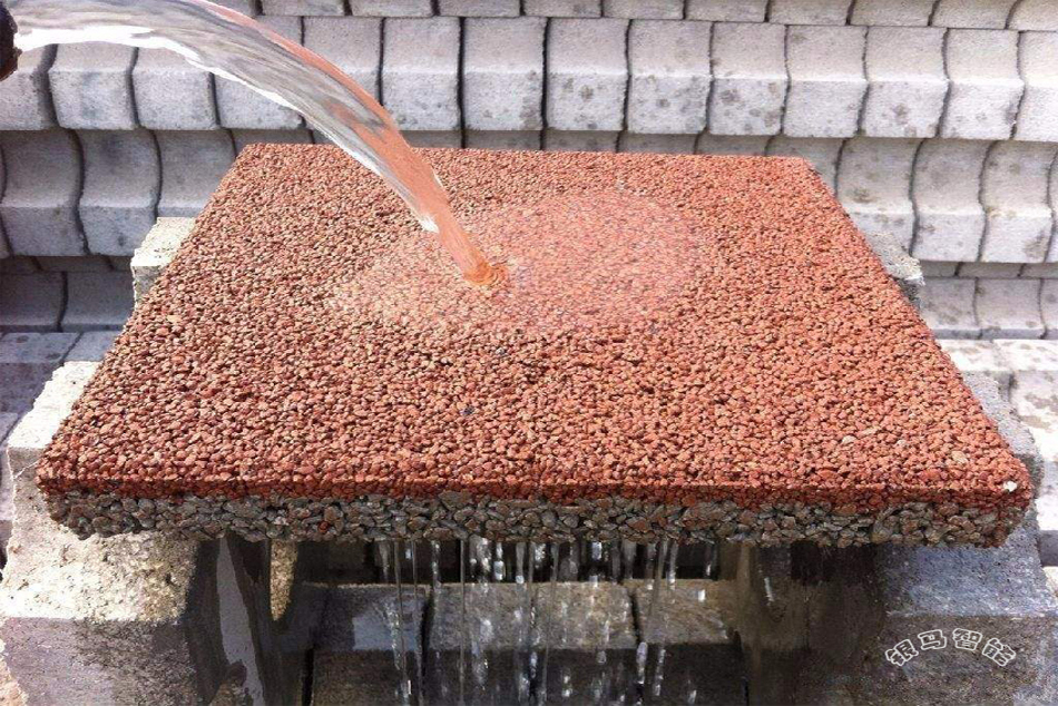 透水磚機(jī)是維護(hù)生態(tài)平衡，保護(hù)水資源的重要設(shè)備