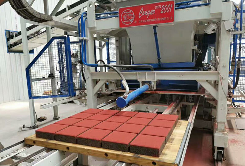 透水磚制磚設(shè)備制品的五大優(yōu)勢