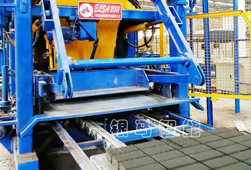 鐵尾礦制磚機(jī)：砌塊磚機(jī)是如何利用尾礦渣制磚？