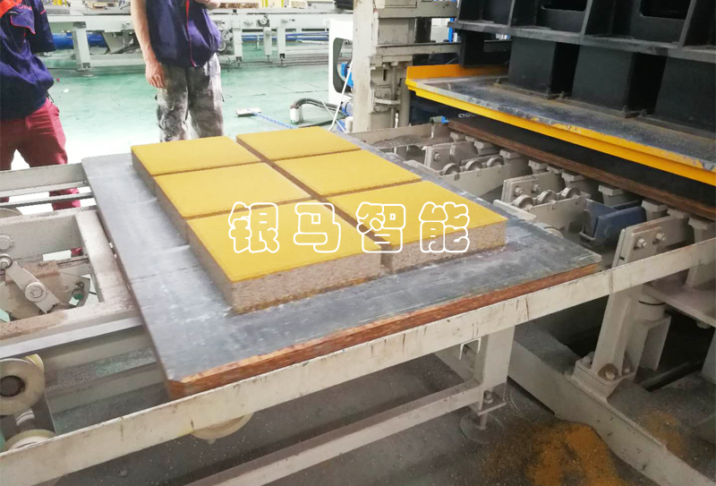 導(dǎo)致全自動水泥透水磚機(jī)使用壽命驟降的兩大原因！