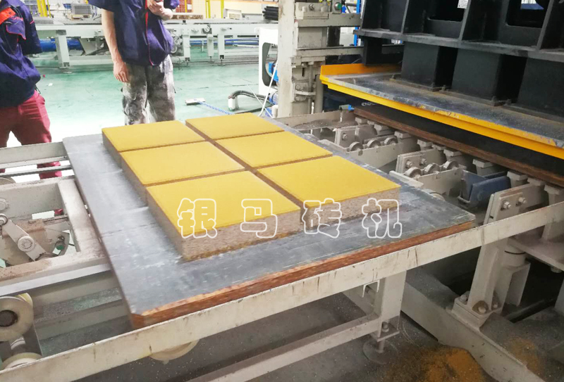 透水磚機(jī)：選型注意事項(xiàng)與第一次操作機(jī)器細(xì)節(jié)問(wèn)題