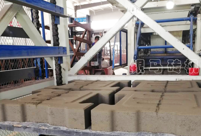 透水磚機(jī)：連鎖砌塊磚機(jī)之配套密封件的選購新方法！