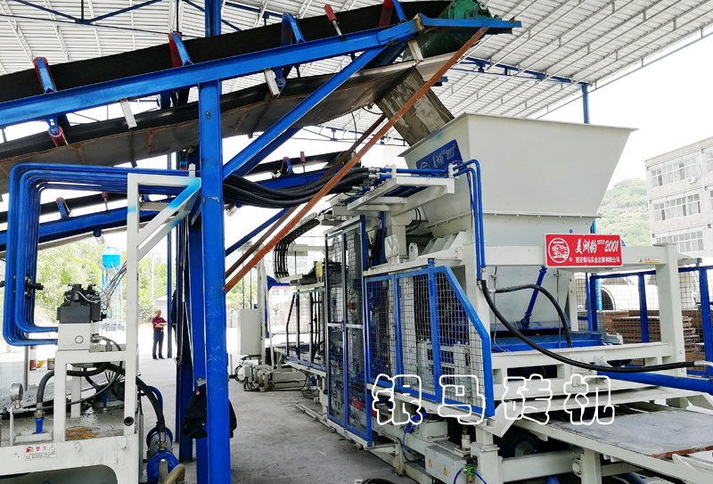 透水磚機：鋼渣尾礦制磚設備繪環(huán)保藍圖，筑綠色風景！