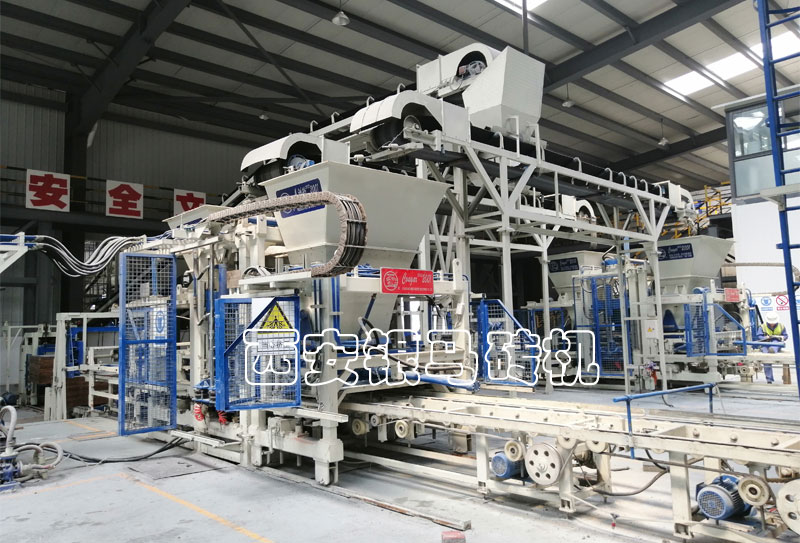 全自動(dòng)水泥標(biāo)磚生產(chǎn)線：新增“云服務(wù)”，遠(yuǎn)程指導(dǎo)加服務(wù)！