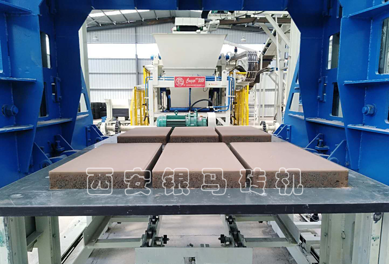 砌塊磚機：自動磚機設(shè)備生產(chǎn)線應(yīng)向國際水平看齊
