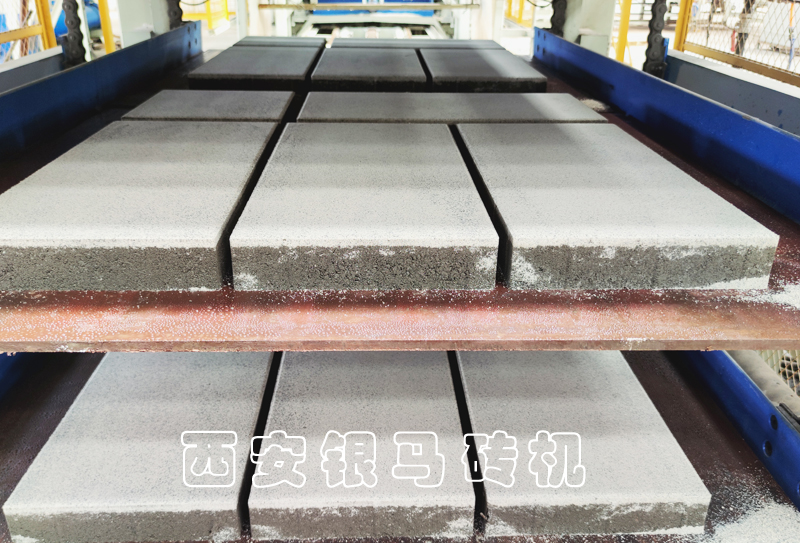 建筑垃圾制磚全套設(shè)備：智能砌塊磚機(jī)總動(dòng)員，共繪藍(lán)圖！