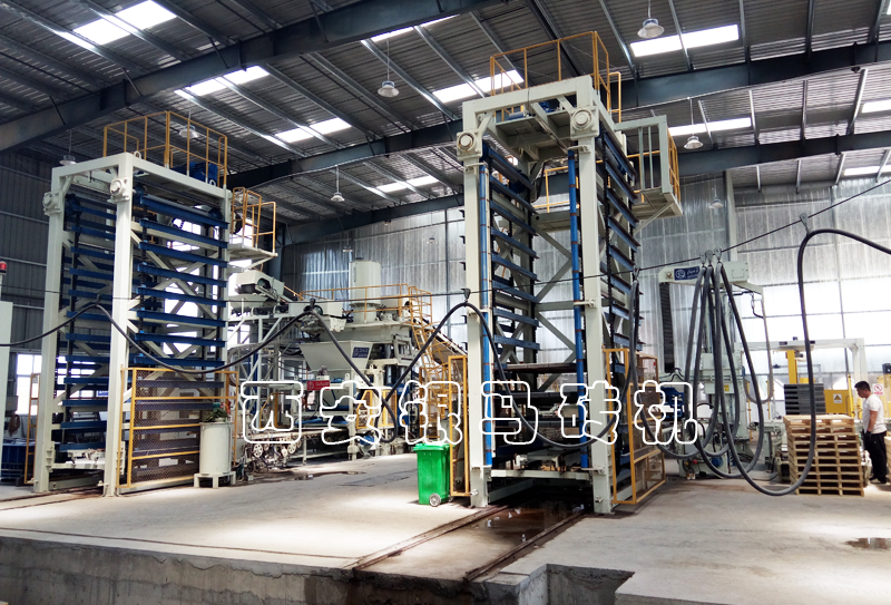 大型靜壓制磚機借“西風(fēng)”　資源化利用守“青山”