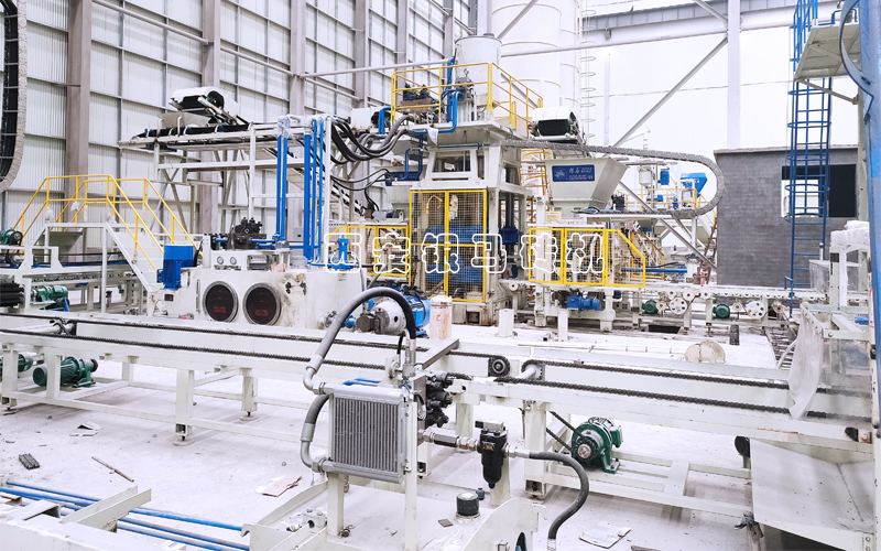 全自動(dòng)智能透水磚機(jī)：闊步新舊動(dòng)能轉(zhuǎn)換的國(guó)際設(shè)備