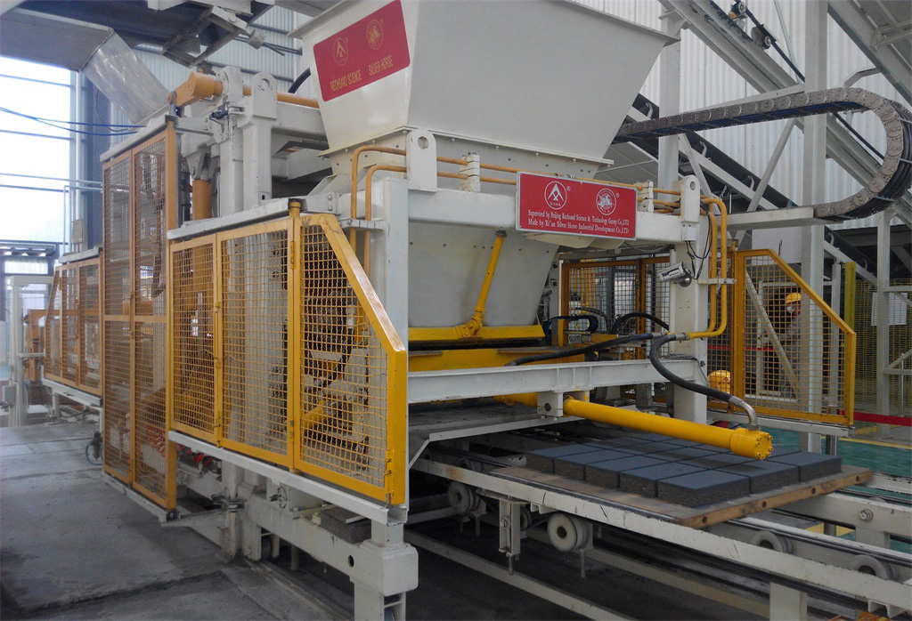 透水磚磚機(jī)制品成型事項(xiàng)與保養(yǎng)方法