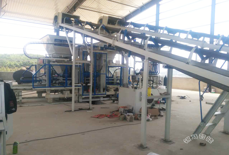 草坪磚機(jī)設(shè)備